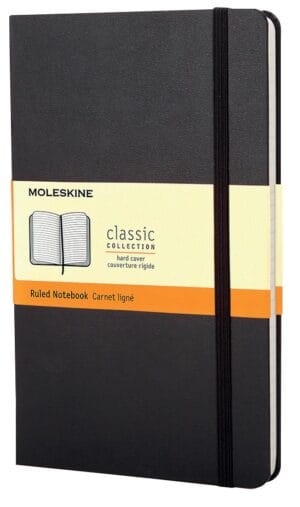 Zwart Moleskine notitieboek met harde cover, gelijnde bladzijden en elastieksluiting