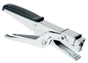 Chroomkleurige Bostitch niettang HP10 voor nietjes nr. 10