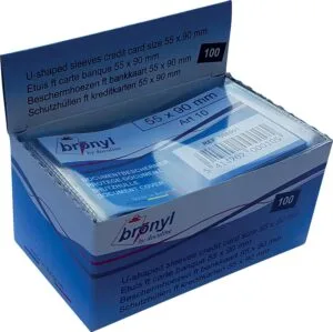 Display met 100 transparante Bronyl U-mapjes van PVC voor kredietkaartformaat