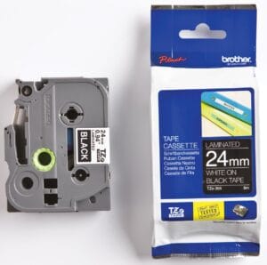 Brother TZe tape voor P-Touch 24 mm, wit op zwart — tapes en etiketten