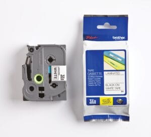 Rol Brother TZe tape van 36 mm met zwarte opdruk op witte achtergrond