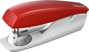 Rode Leitz NeXXt 5501 nietmachine met ontnieter in de basis