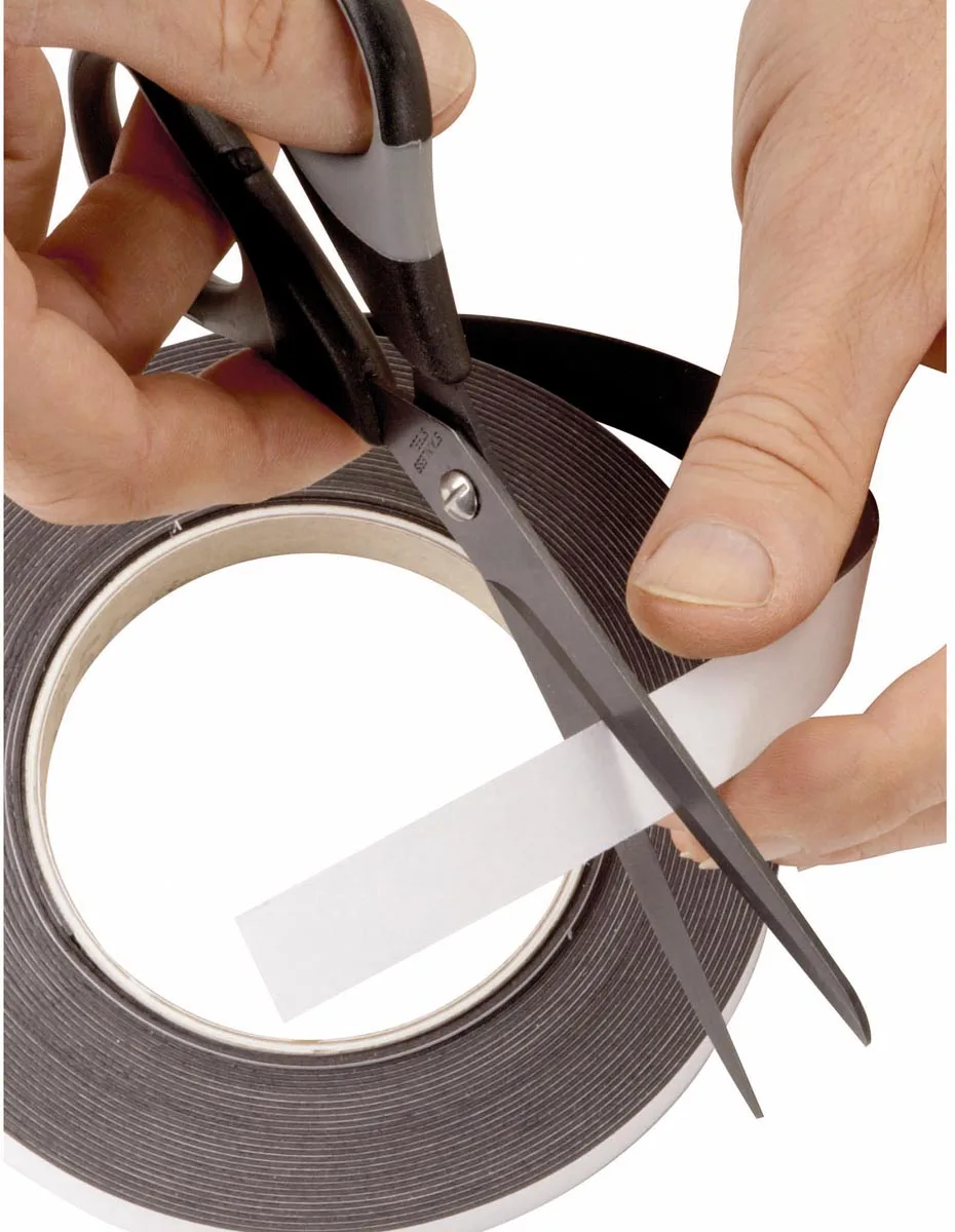 Doos met Maul magneetband zelfklevend, 10 m lang en 10 mm breed