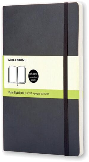 Zwart Moleskine notitieboek met soepele cover en elastieksluiting, 9 × 14 cm