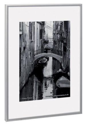 TPAC fotokader met zilveren aluminium rand op A2-formaat van The Photo Album Company