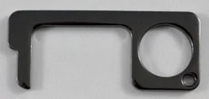 Antibacteriële sleutelhanger en handsfree deur opener, zwart — detail 2