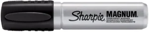 Zwarte Sharpie Pro Magnum permanent marker met brede beitelpunt en aluminium behuizing
